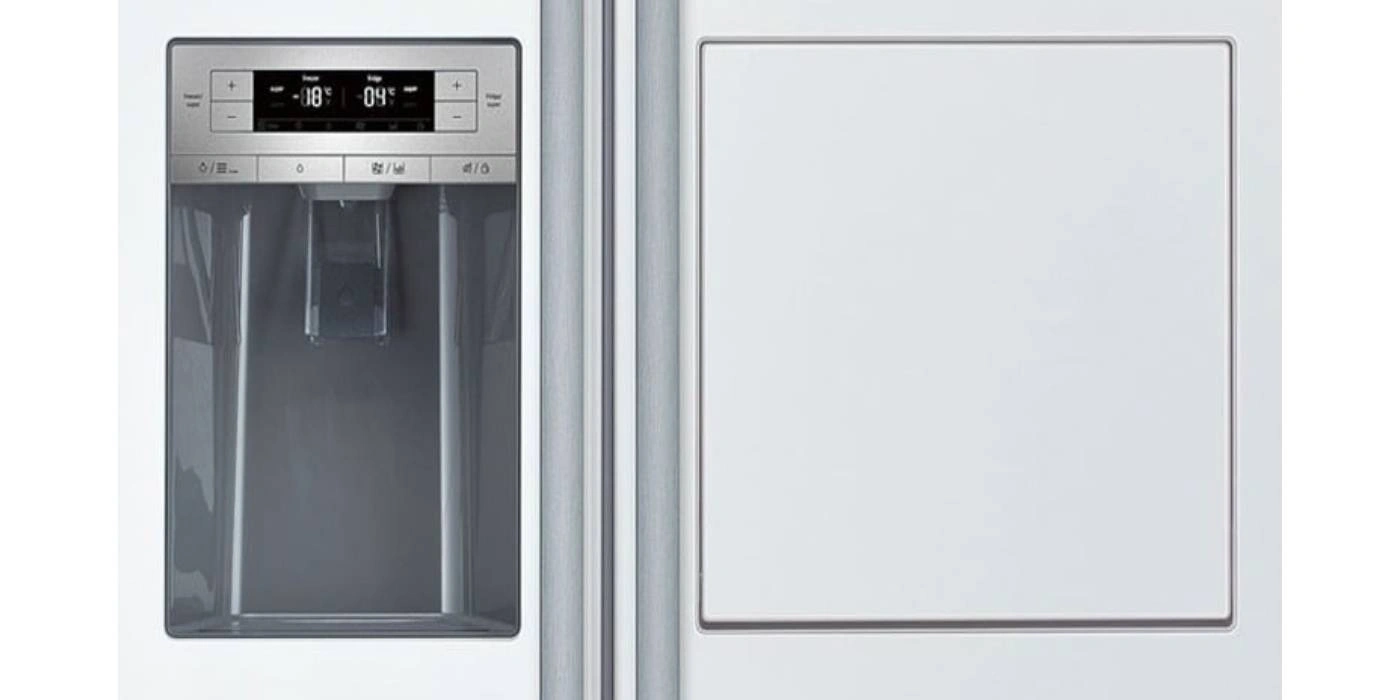 ویژگی HOME BAR یا درب بار یخچال فریزر ساید بای ساید دو درب 30 فوت بوش مدل KAG90AW204